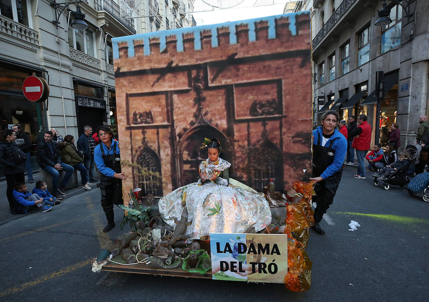 Fotos: La magia de la Cabalgata del Ninot estrena las Fallas