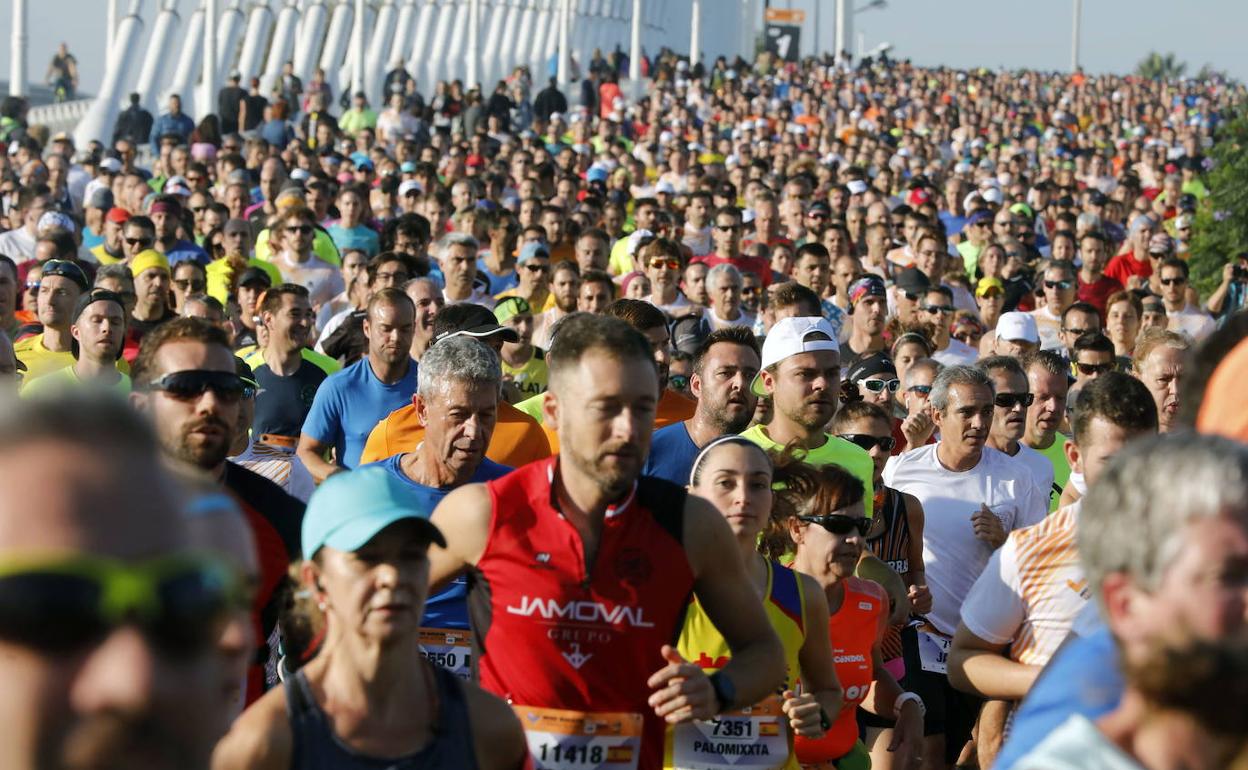 Corredores en el Medio Maratón de Valencia, que coincidirá con el Maratón de Barcelona 