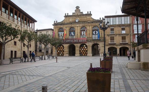 Una plaza vacía en la localidad de Haro. 