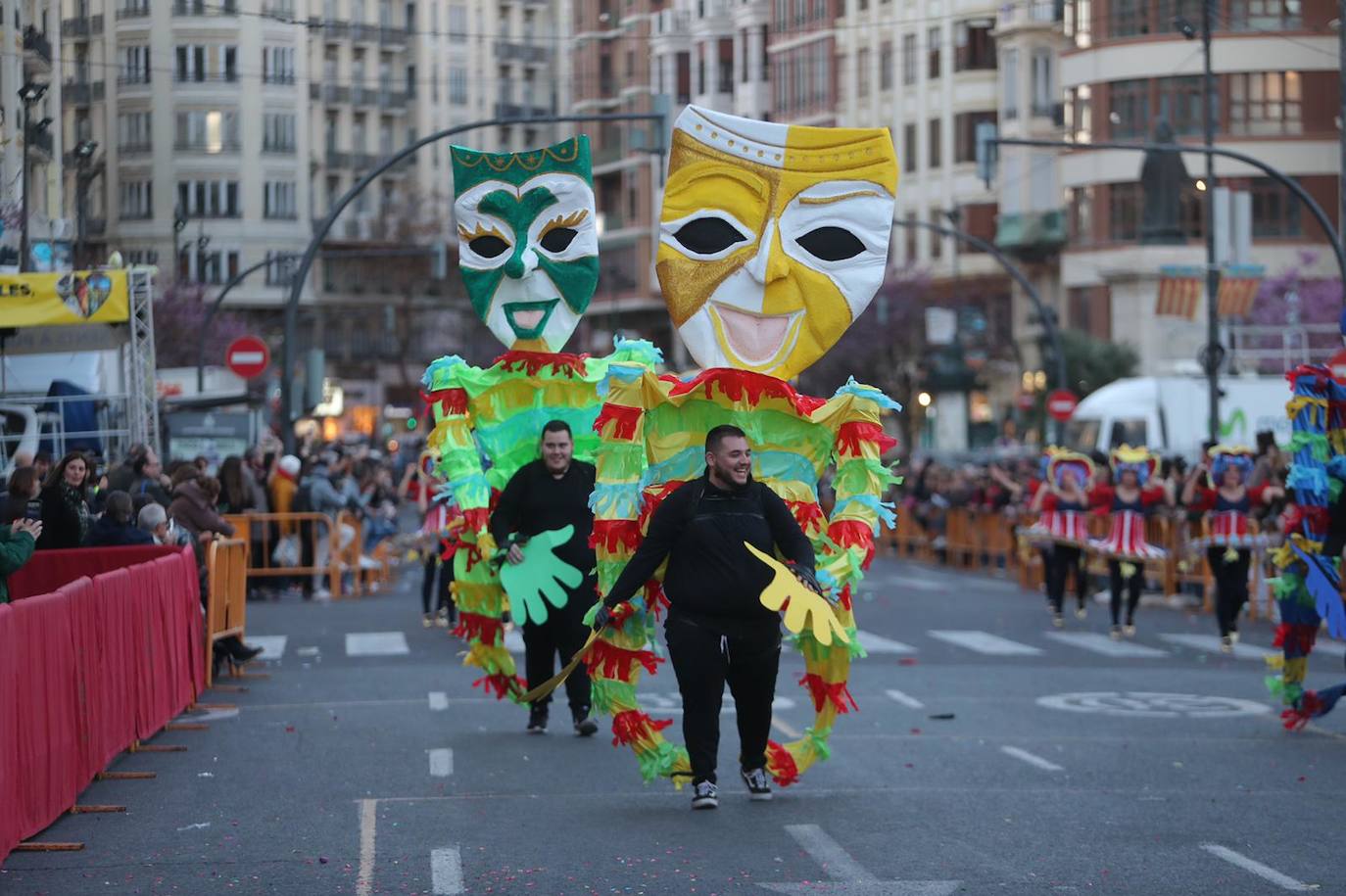 Fotos: La magia de la Cabalgata del Ninot estrena las Fallas