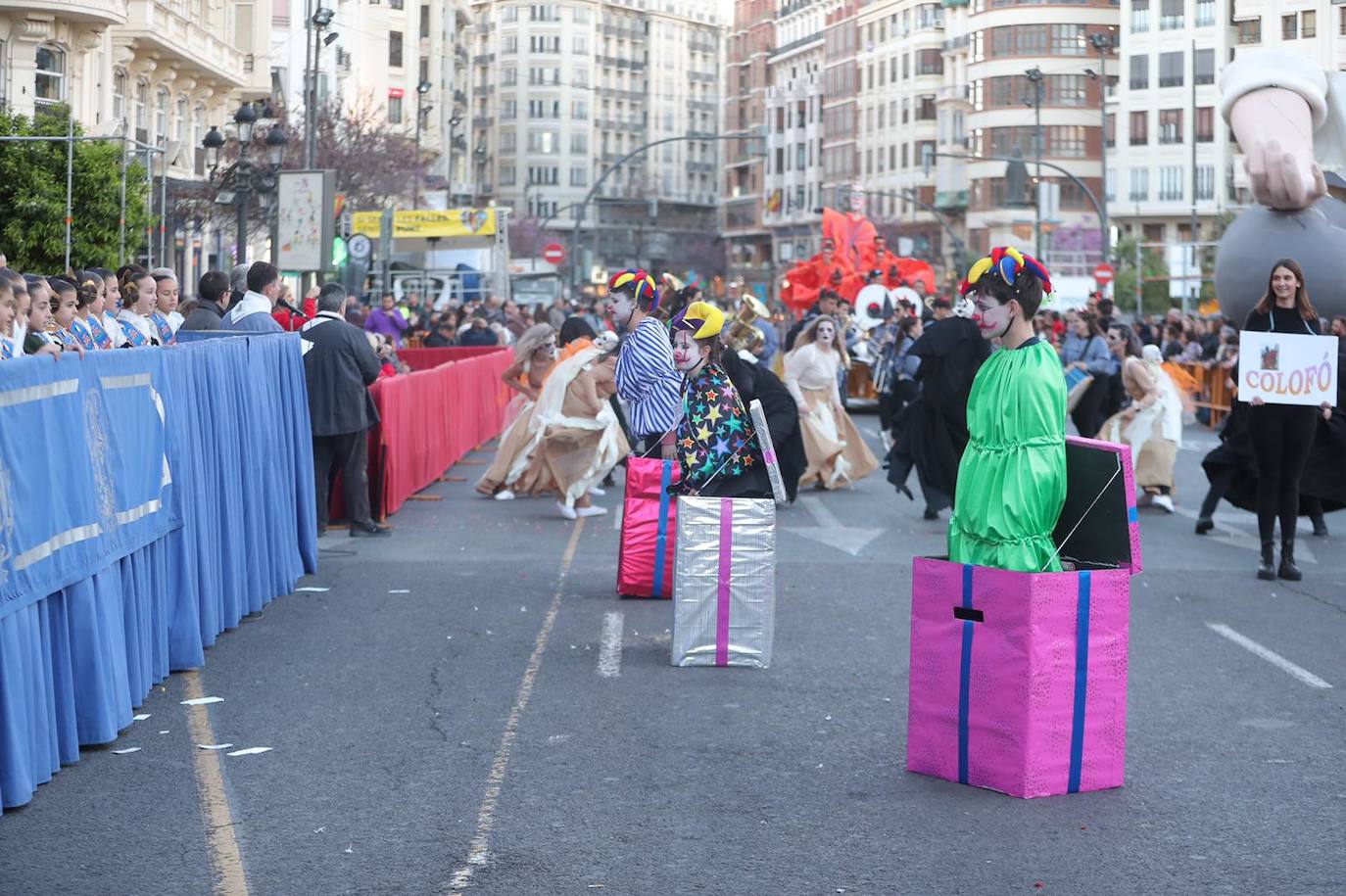 Fotos: La magia de la Cabalgata del Ninot estrena las Fallas