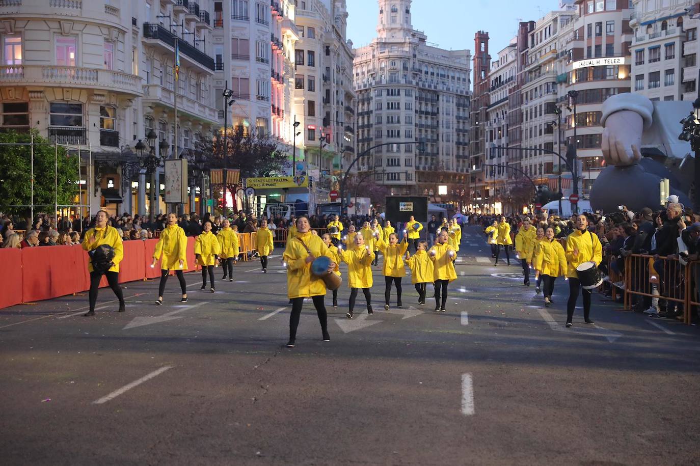 Fotos: La magia de la Cabalgata del Ninot estrena las Fallas