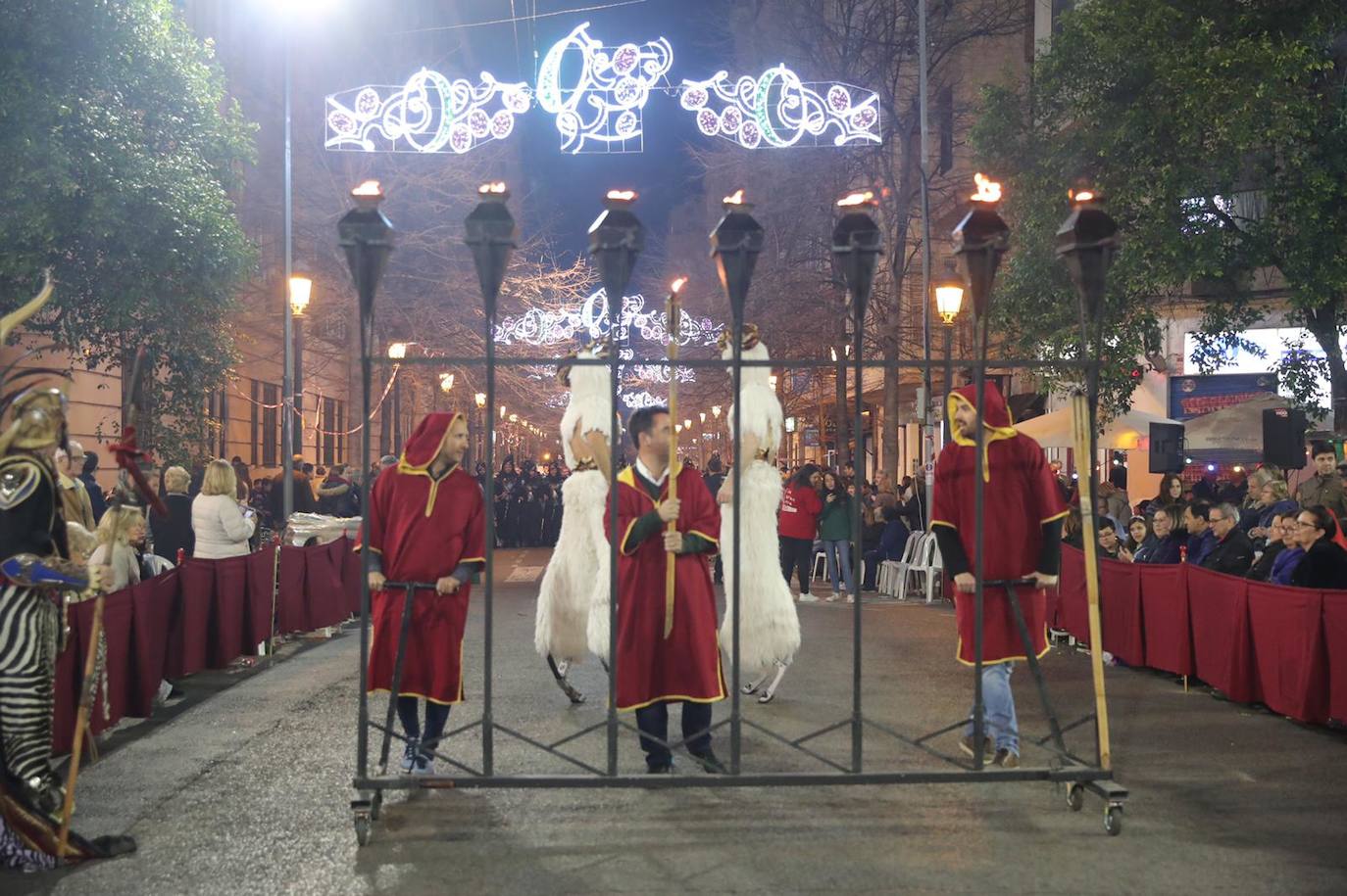 Fotos: La magia de la Cabalgata del Ninot estrena las Fallas