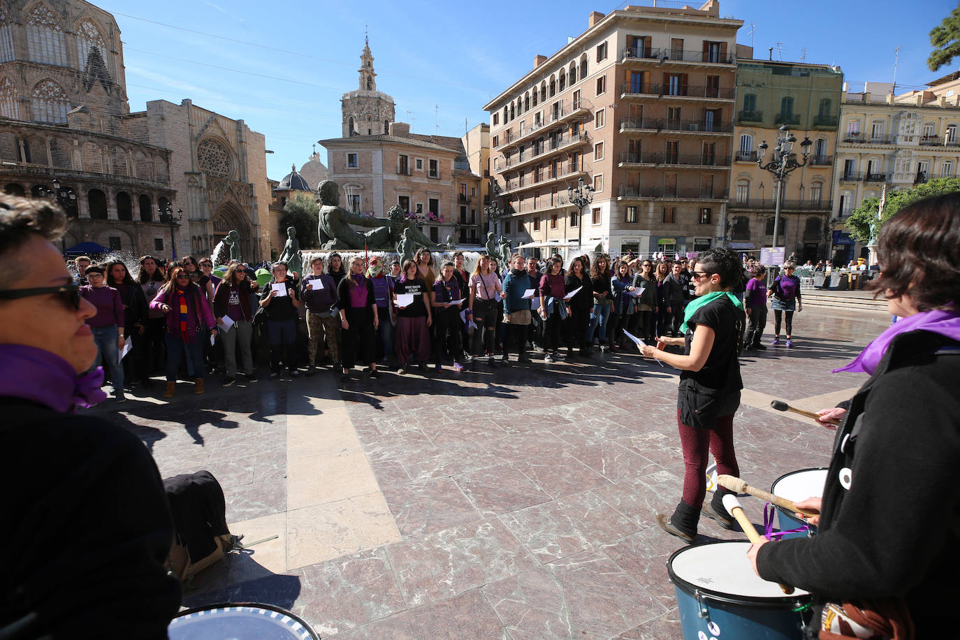 Concentración feminista en la Plaza de la Virgen