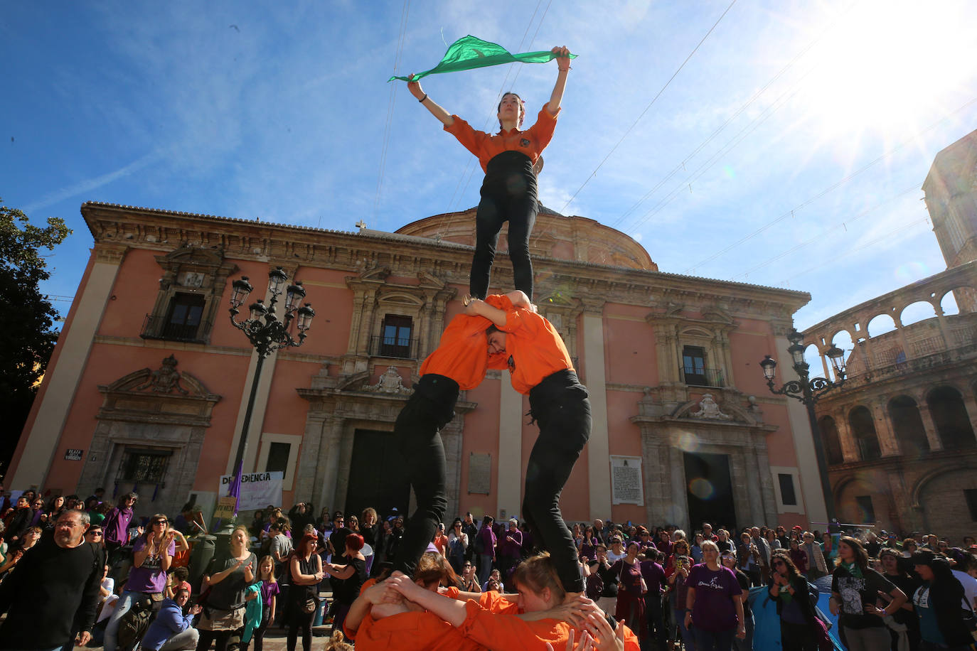 Concentración feminista en la Plaza de la Virgen