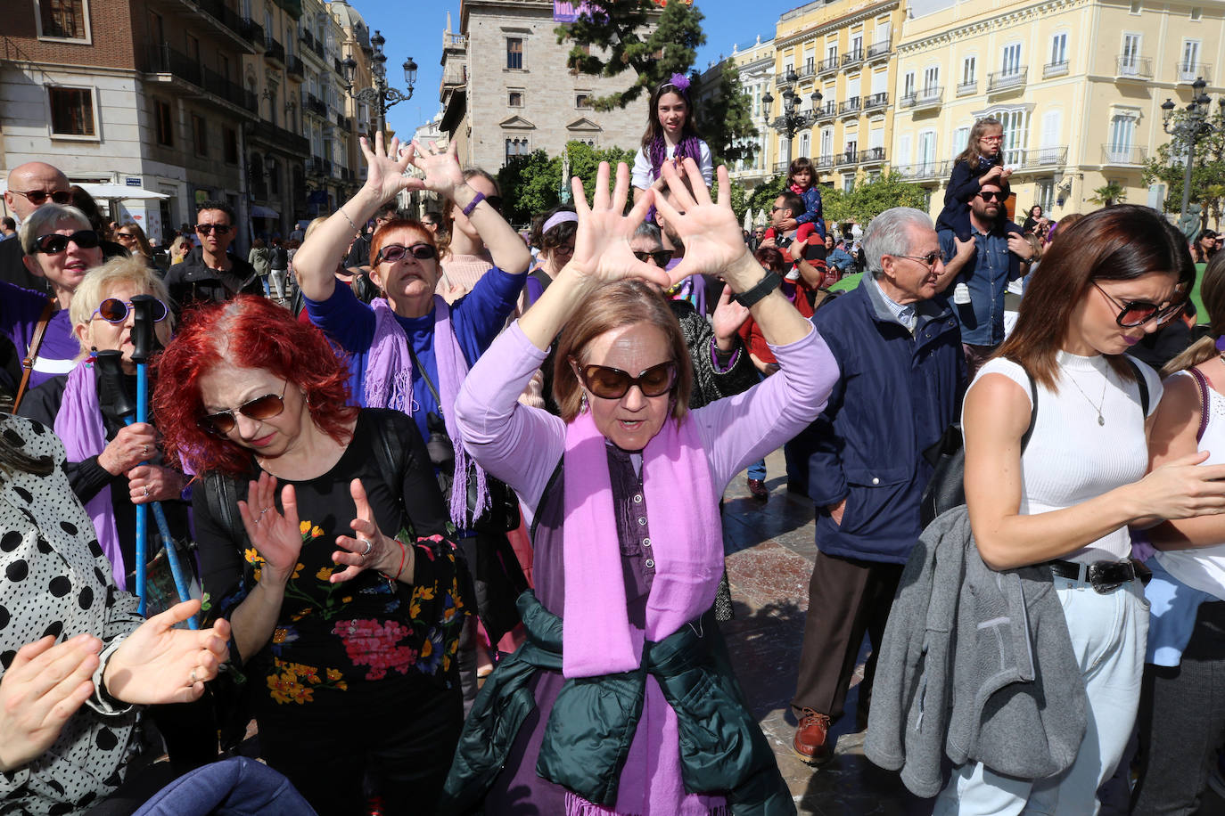 Concentración feminista en la Plaza de la Virgen