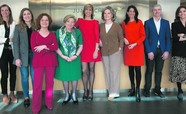 Marta Fernández de Castro; María Such; Dolores Cortés; Ana Lluch; Juana Crespo; Pilar Mateo; Pilar Sainz; Daniel Zurriaga; y Pilar Caro.