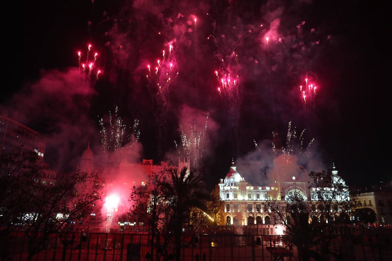 Mascletà nocturna de la Pirotecnia Tomás en las Fallas 2020 de Valencia