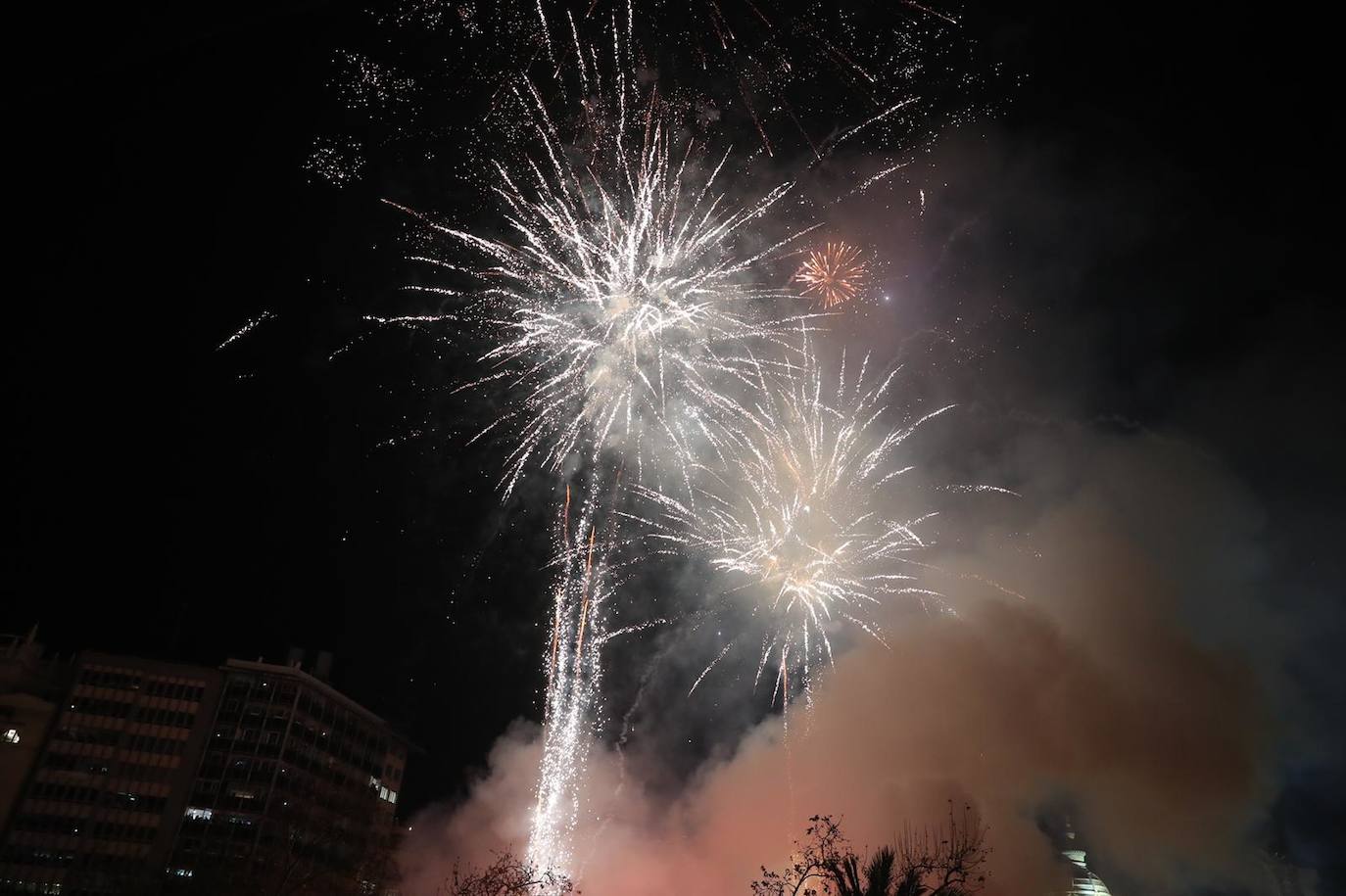 Mascletà nocturna de la Pirotecnia Tomás en las Fallas 2020 de Valencia