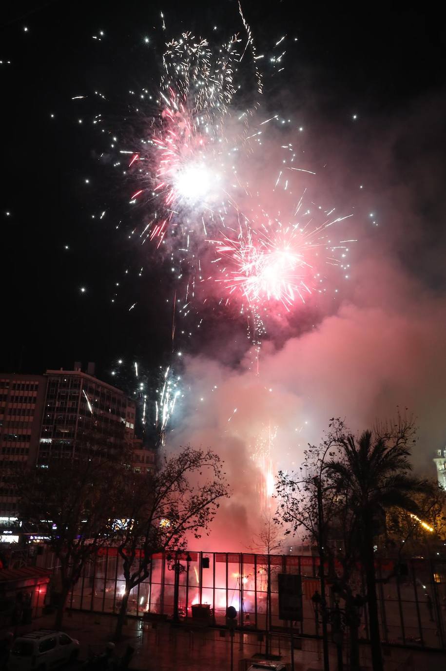 Mascletà nocturna de la Pirotecnia Tomás en las Fallas 2020 de Valencia