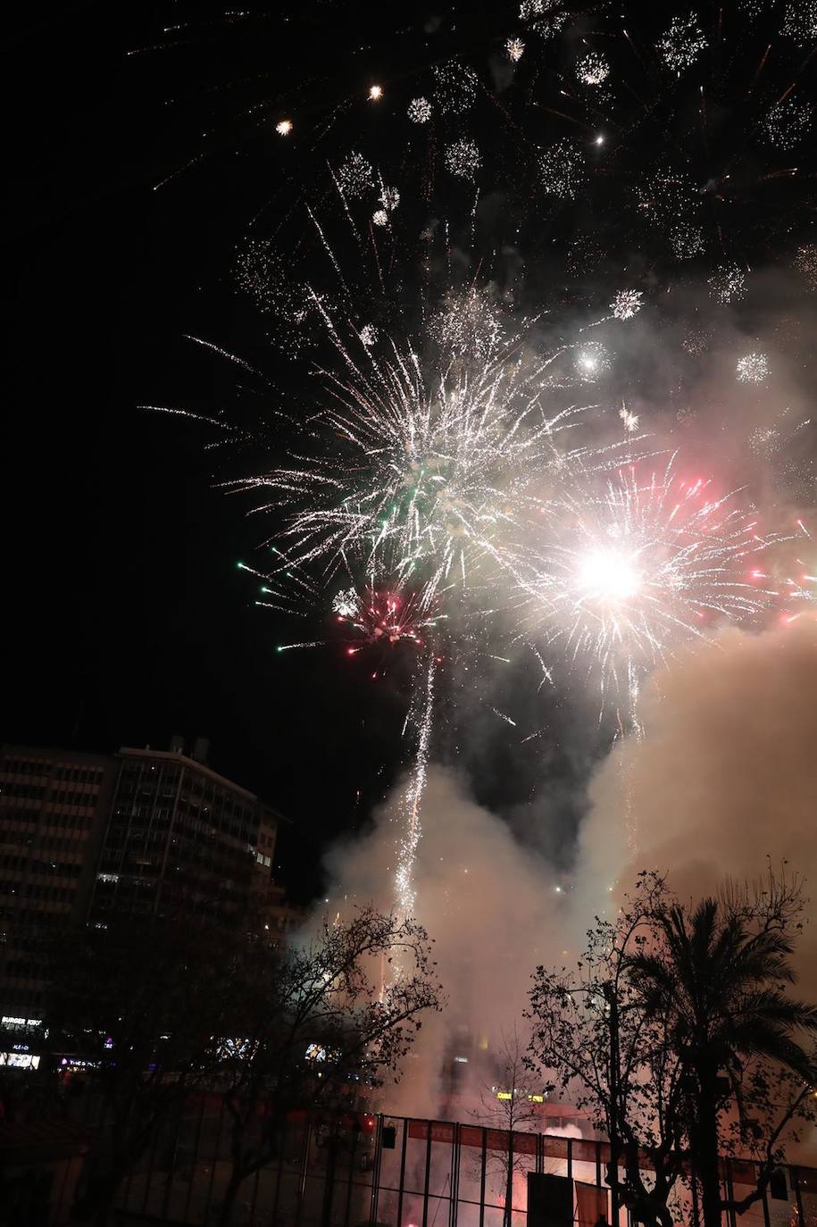 Mascletà nocturna de la Pirotecnia Tomás en las Fallas 2020 de Valencia