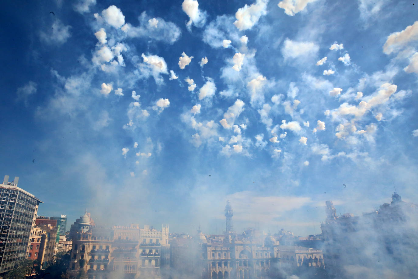 Fotos: Así ha sido la mascletà del 8 de marzo de las fallas de 2020