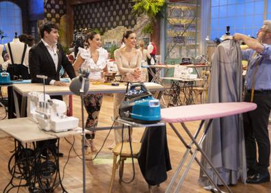 Imagen secundaria 1 - Tamará Falcó, Eduardo Casanova y Pepe Rodríguez visitan el taller de &#039;Maestros de la costura&#039;