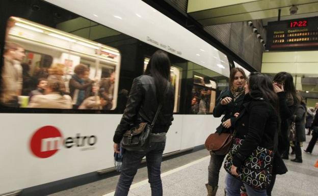 Un grupo de usuarias de Metrovalencia.