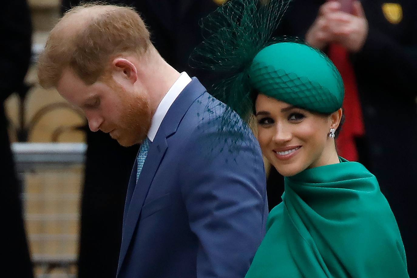 Relajados y sonrientes, el duque y la duquesa de Sussex hicieron este lunes su última aparición como miembros de la realeza británica, acompañando a la reina Isabel II en un oficio religioso en Londres, antes de dar el salto a su nueva vida. Ambos asistieron junto a los otros miembros de la familia real a una misa la Abadía de Westminster con motivo del día de la Mancomunidad británica.