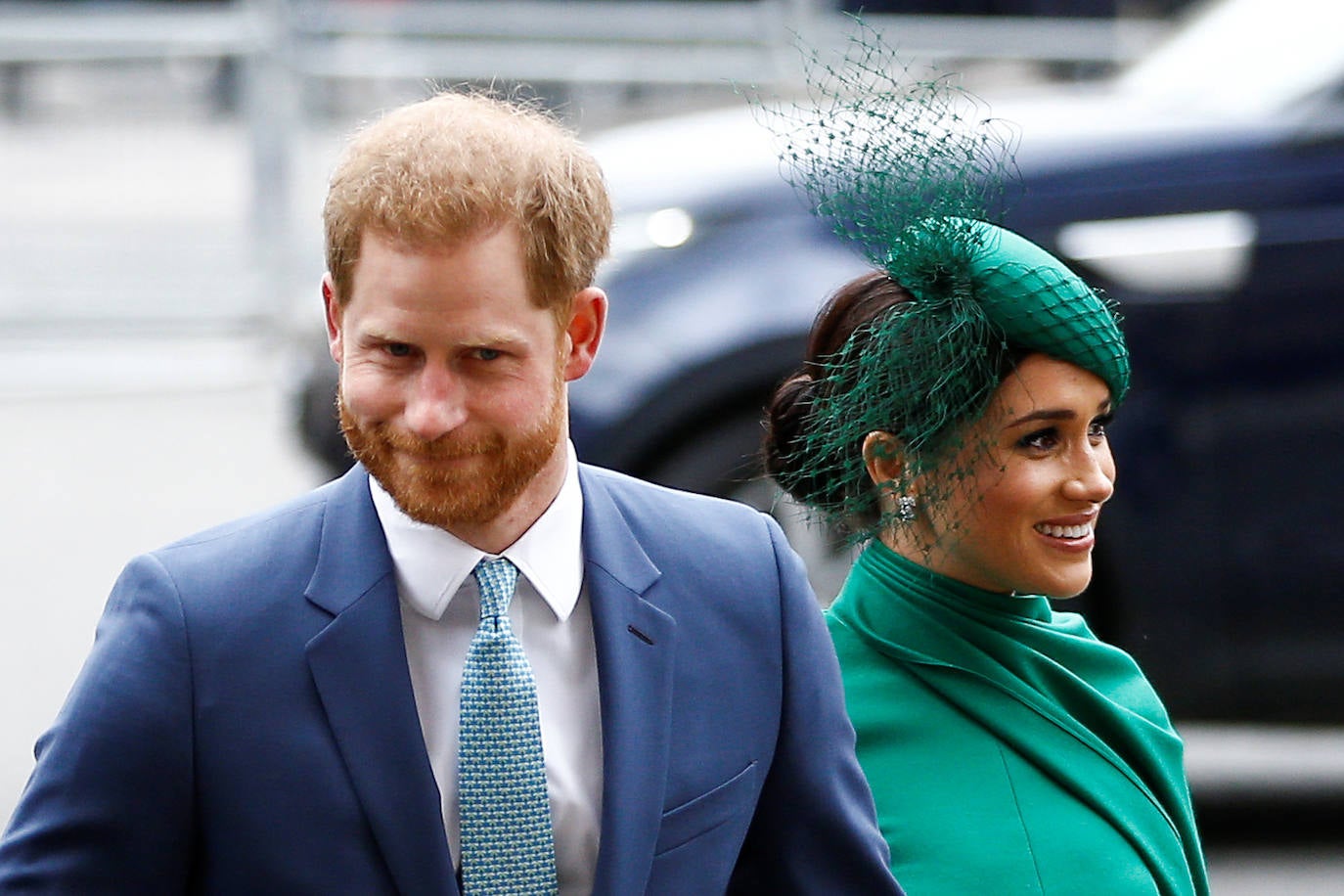 Relajados y sonrientes, el duque y la duquesa de Sussex hicieron este lunes su última aparición como miembros de la realeza británica, acompañando a la reina Isabel II en un oficio religioso en Londres, antes de dar el salto a su nueva vida. Ambos asistieron junto a los otros miembros de la familia real a una misa la Abadía de Westminster con motivo del día de la Mancomunidad británica.