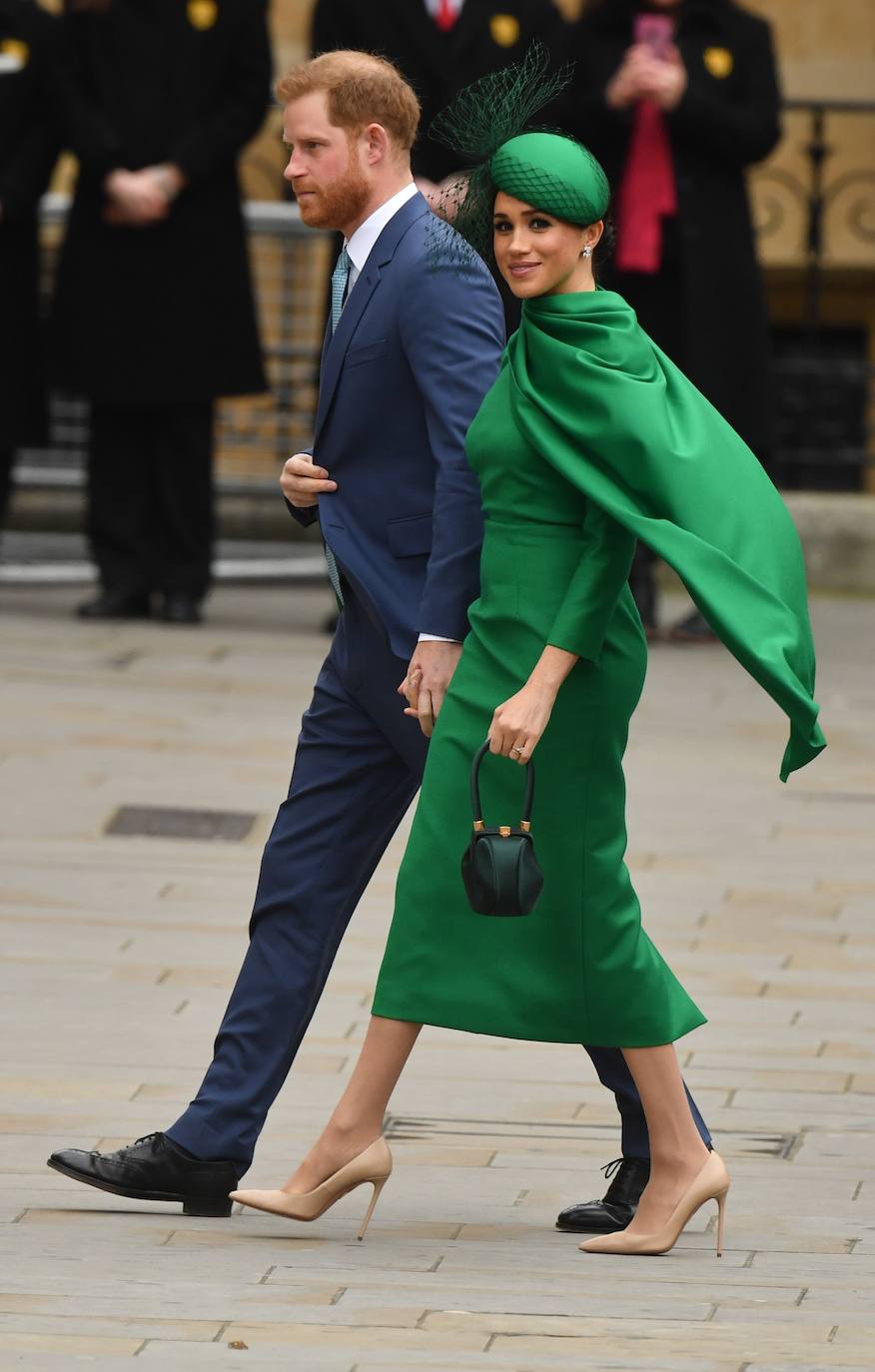 Relajados y sonrientes, el duque y la duquesa de Sussex hicieron este lunes su última aparición como miembros de la realeza británica, acompañando a la reina Isabel II en un oficio religioso en Londres, antes de dar el salto a su nueva vida. Ambos asistieron junto a los otros miembros de la familia real a una misa la Abadía de Westminster con motivo del día de la Mancomunidad británica.