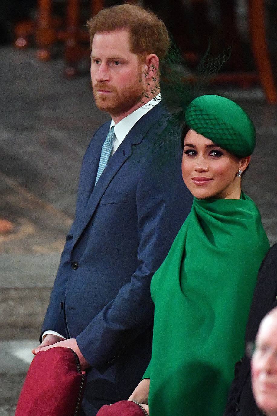 Relajados y sonrientes, el duque y la duquesa de Sussex hicieron este lunes su última aparición como miembros de la realeza británica, acompañando a la reina Isabel II en un oficio religioso en Londres, antes de dar el salto a su nueva vida. Ambos asistieron junto a los otros miembros de la familia real a una misa la Abadía de Westminster con motivo del día de la Mancomunidad británica.