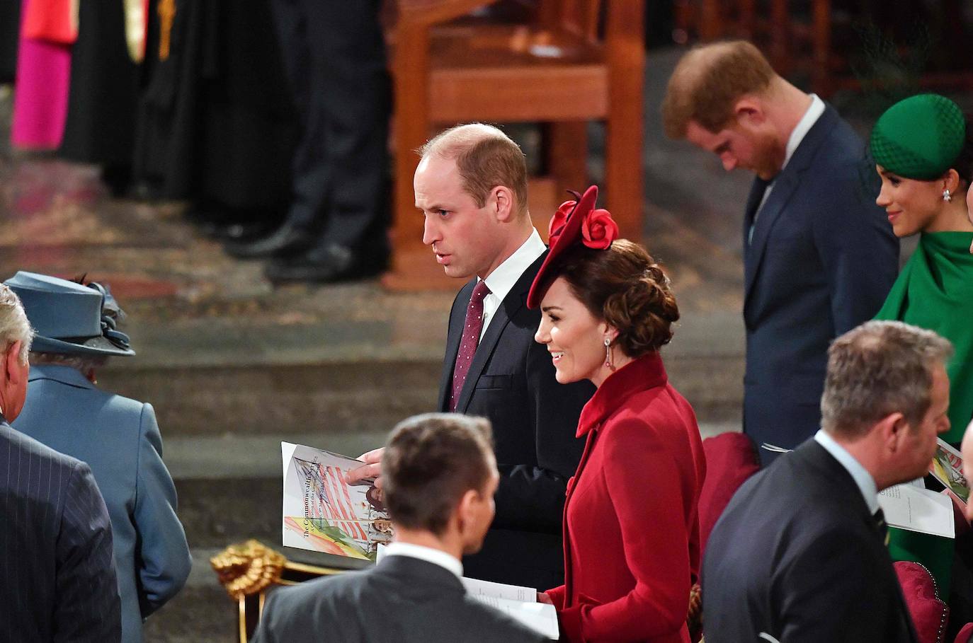 Relajados y sonrientes, el duque y la duquesa de Sussex hicieron este lunes su última aparición como miembros de la realeza británica, acompañando a la reina Isabel II en un oficio religioso en Londres, antes de dar el salto a su nueva vida. Ambos asistieron junto a los otros miembros de la familia real a una misa la Abadía de Westminster con motivo del día de la Mancomunidad británica.