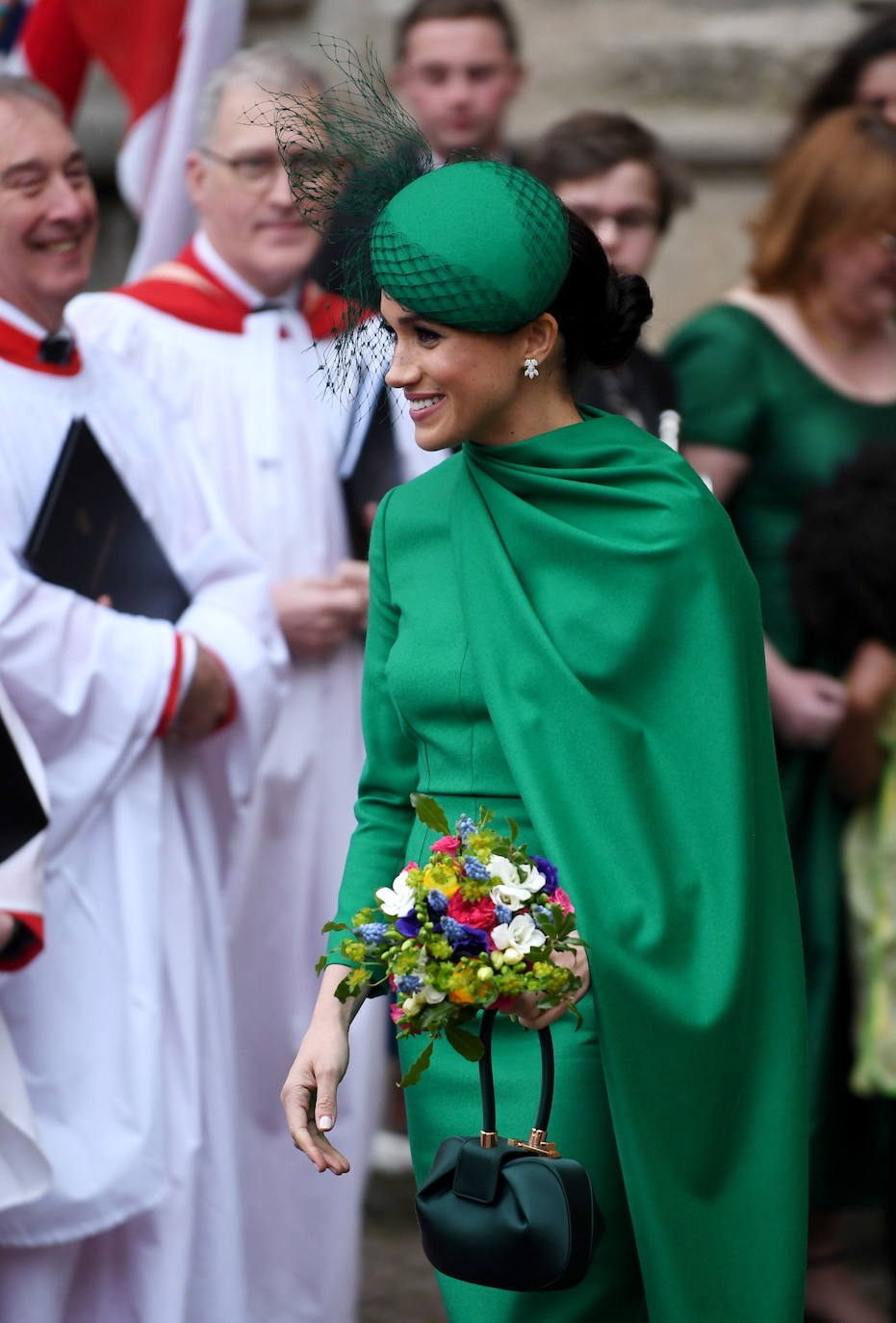 Relajados y sonrientes, el duque y la duquesa de Sussex hicieron este lunes su última aparición como miembros de la realeza británica, acompañando a la reina Isabel II en un oficio religioso en Londres, antes de dar el salto a su nueva vida. Ambos asistieron junto a los otros miembros de la familia real a una misa la Abadía de Westminster con motivo del día de la Mancomunidad británica.