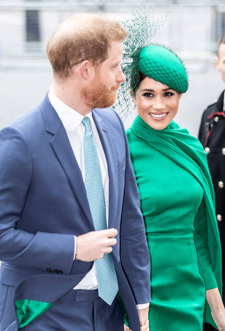 Relajados y sonrientes, el duque y la duquesa de Sussex hicieron este lunes su última aparición como miembros de la realeza británica, acompañando a la reina Isabel II en un oficio religioso en Londres, antes de dar el salto a su nueva vida. Ambos asistieron junto a los otros miembros de la familia real a una misa la Abadía de Westminster con motivo del día de la Mancomunidad británica.