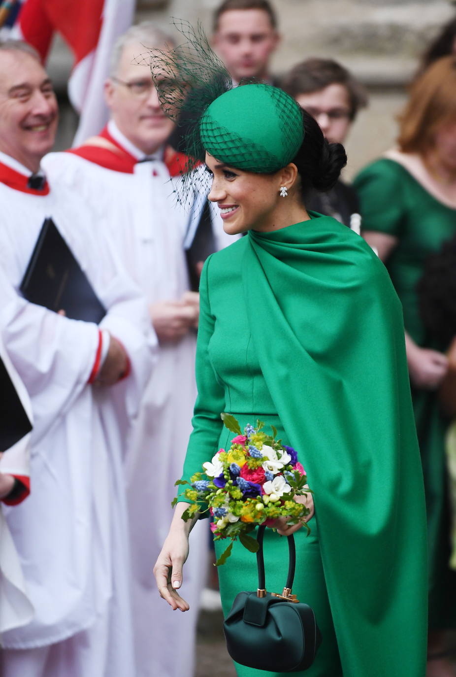 Relajados y sonrientes, el duque y la duquesa de Sussex hicieron este lunes su última aparición como miembros de la realeza británica, acompañando a la reina Isabel II en un oficio religioso en Londres, antes de dar el salto a su nueva vida. Ambos asistieron junto a los otros miembros de la familia real a una misa la Abadía de Westminster con motivo del día de la Mancomunidad británica.