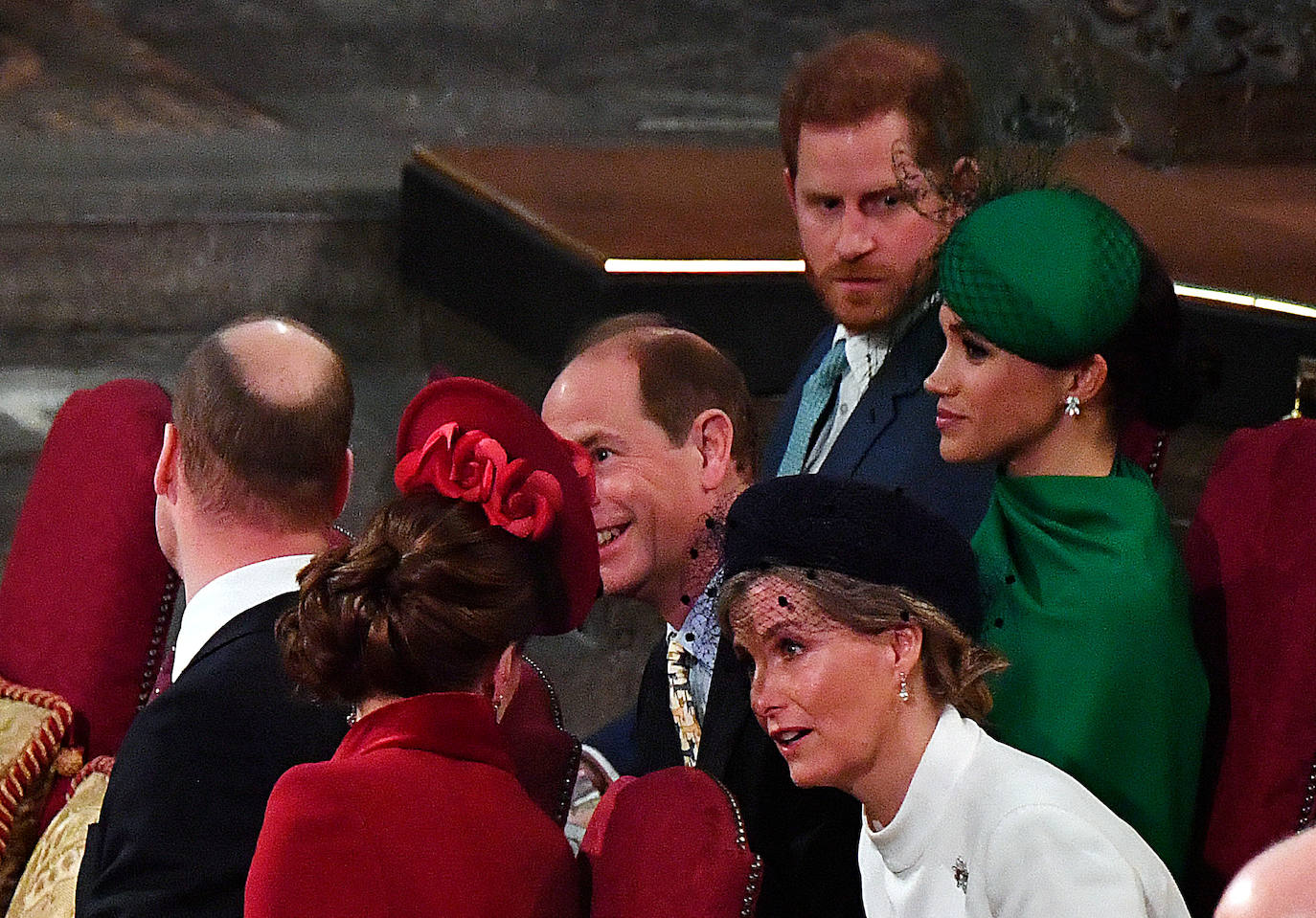 Relajados y sonrientes, el duque y la duquesa de Sussex hicieron este lunes su última aparición como miembros de la realeza británica, acompañando a la reina Isabel II en un oficio religioso en Londres, antes de dar el salto a su nueva vida. Ambos asistieron junto a los otros miembros de la familia real a una misa la Abadía de Westminster con motivo del día de la Mancomunidad británica.