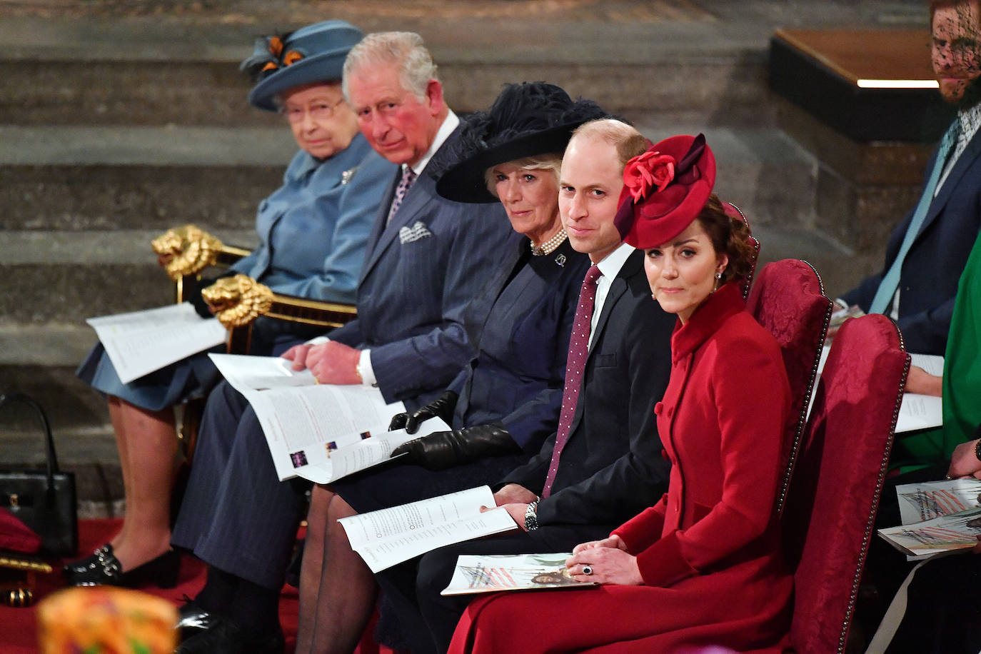 Relajados y sonrientes, el duque y la duquesa de Sussex hicieron este lunes su última aparición como miembros de la realeza británica, acompañando a la reina Isabel II en un oficio religioso en Londres, antes de dar el salto a su nueva vida. Ambos asistieron junto a los otros miembros de la familia real a una misa la Abadía de Westminster con motivo del día de la Mancomunidad británica.