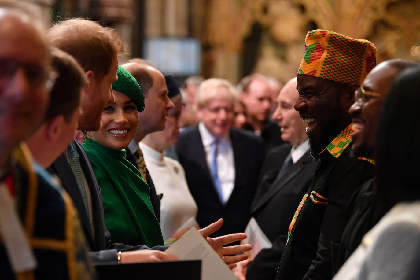 Relajados y sonrientes, el duque y la duquesa de Sussex hicieron este lunes su última aparición como miembros de la realeza británica, acompañando a la reina Isabel II en un oficio religioso en Londres, antes de dar el salto a su nueva vida. Ambos asistieron junto a los otros miembros de la familia real a una misa la Abadía de Westminster con motivo del día de la Mancomunidad británica.