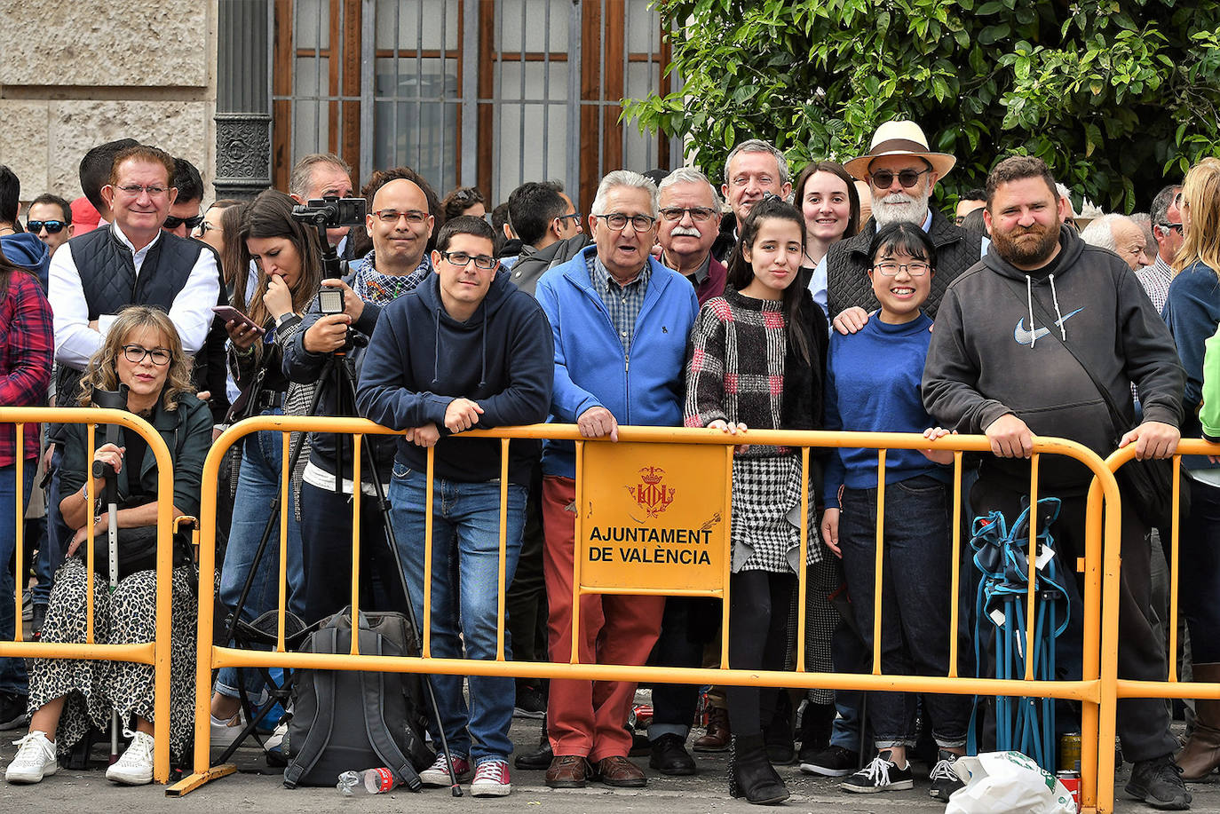 La mascletà de este martes 10 de marzo ha sido obra de Pirotecnia Crespo de Alzira, que ha decidido que su espectáculo pirotécnico sirviera de homenaje a la Guardia Civil, con el color verde como protagonista. Si has estado allí, búscate en estas imágenes: