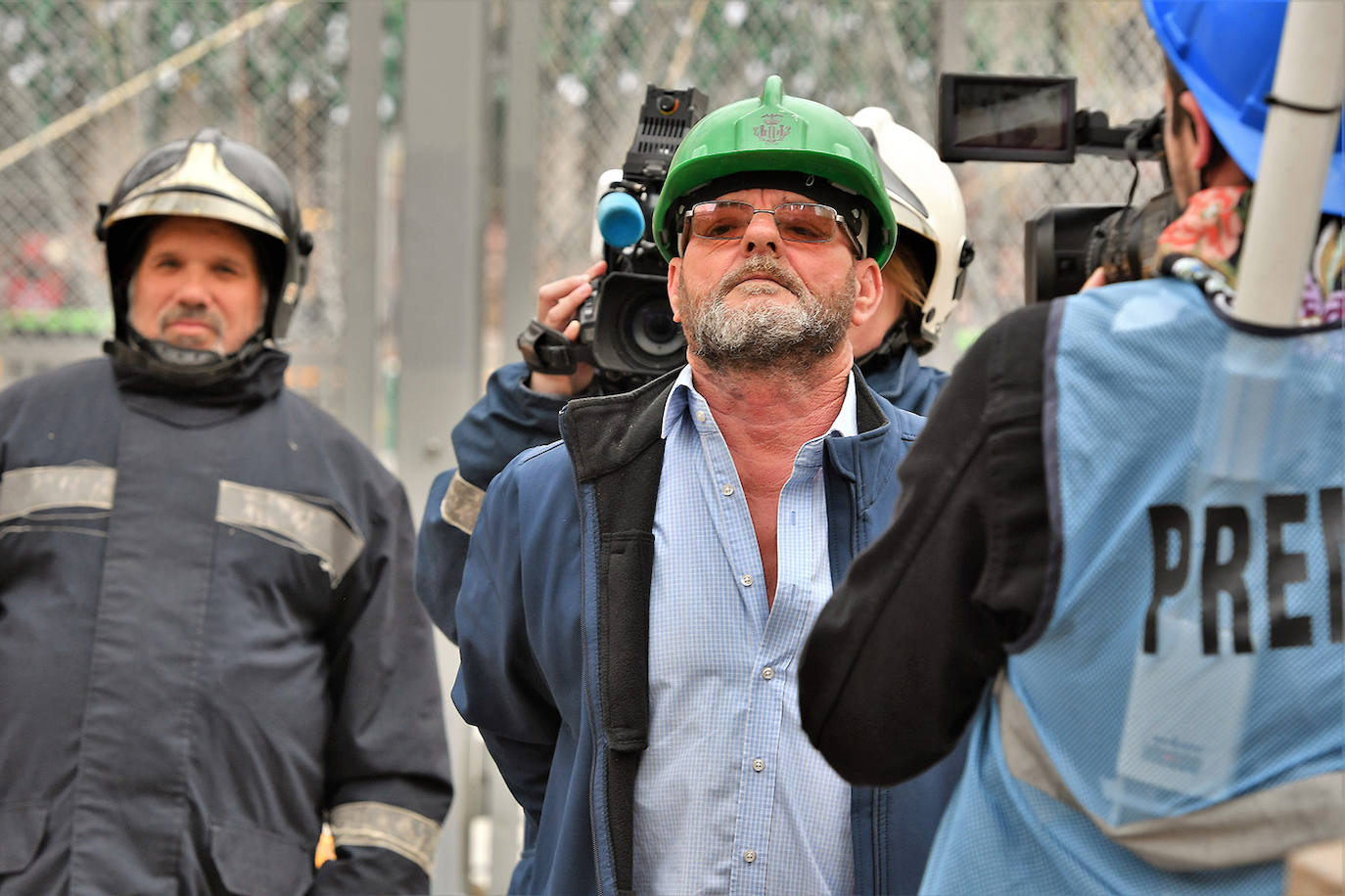 La mascletà de este martes 10 de marzo ha sido obra de Pirotecnia Crespo de Alzira, que ha decidido que su espectáculo pirotécnico sirviera de homenaje a la Guardia Civil, con el color verde como protagonista. Si has estado allí, búscate en estas imágenes: