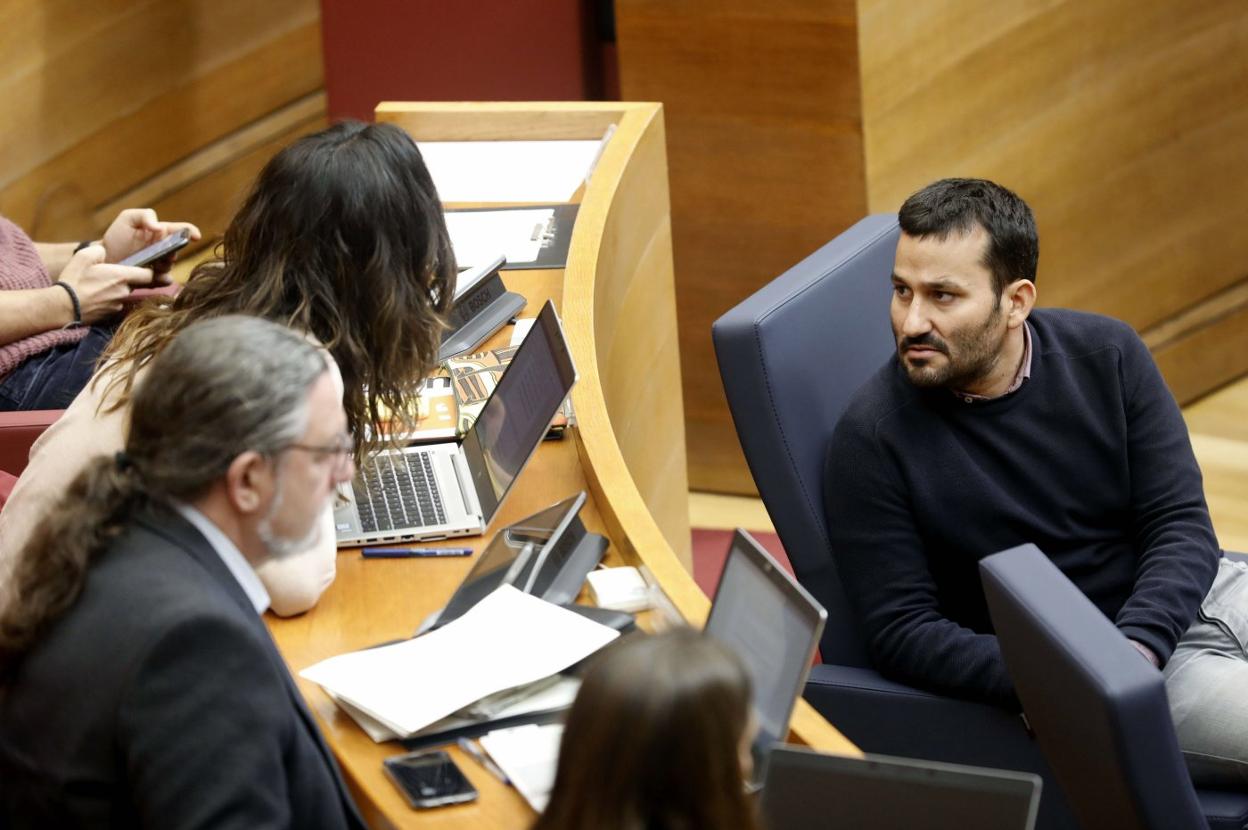 El conseller Vicent Marzà, durante un pleno de Les Corts. 