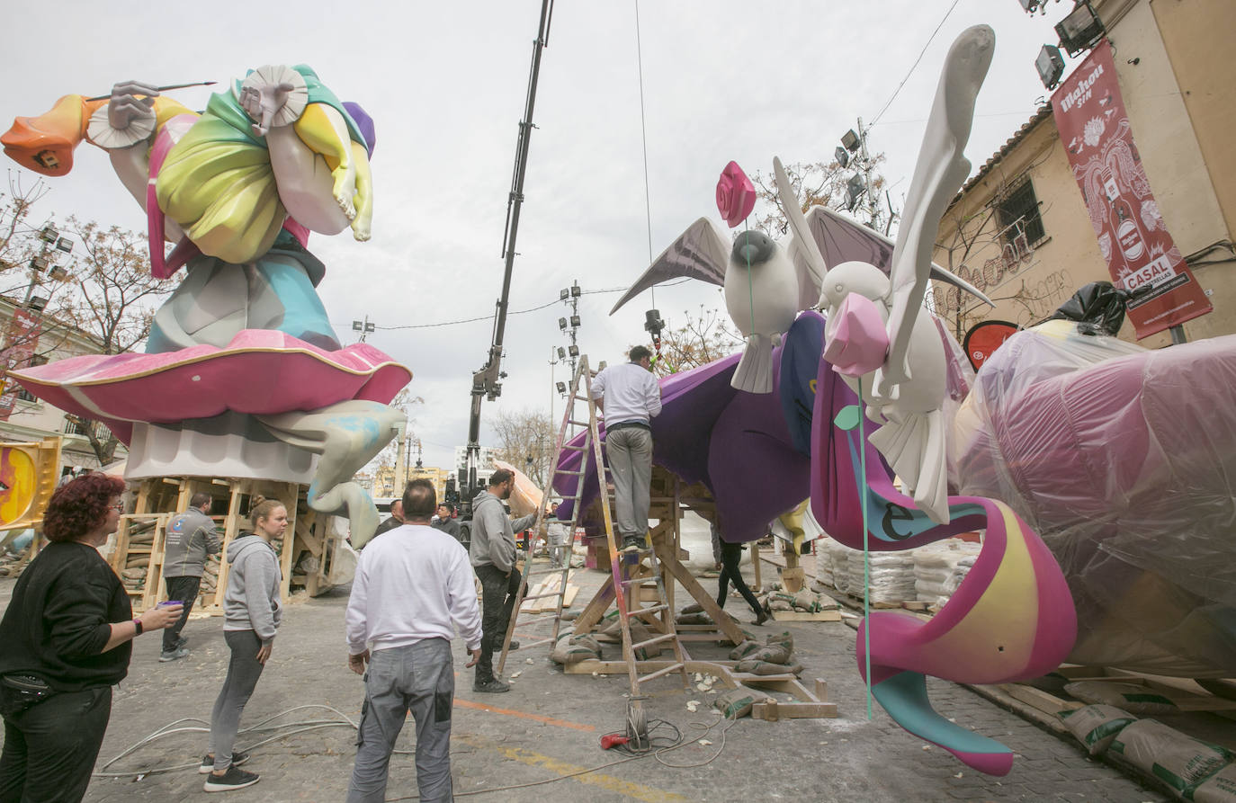 Las Fallas 2020 de Valencia pasan a la historia por haberse celebrado hasta la mitad de su programa de actos previsto. La alerta por el coronavirus ha provocado que el Gobierno de España haya decidido «aplazar» las Fallas de Valencia, según ha informado el presidente de la Generalitat Valenciana en una comparecencia en la que ha incidido que «se celebrarán cuando la situación sanitaria lo permitan». Estos son algunos de los monumentos falleros que ya habían comenzado a montarse en las calles de la ciudad.