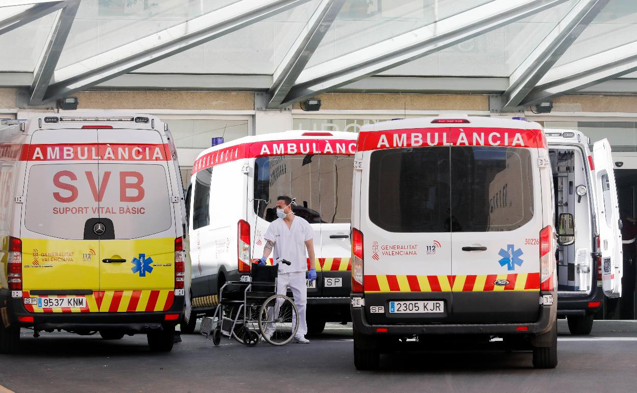 Puerta de Urgencias del Hospital Peset de Valencia.