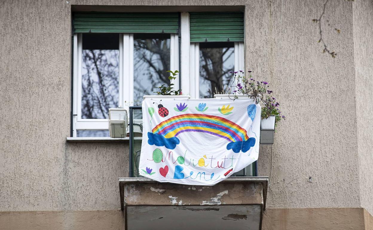 El dibujo de un niño en una ventana de Roma.