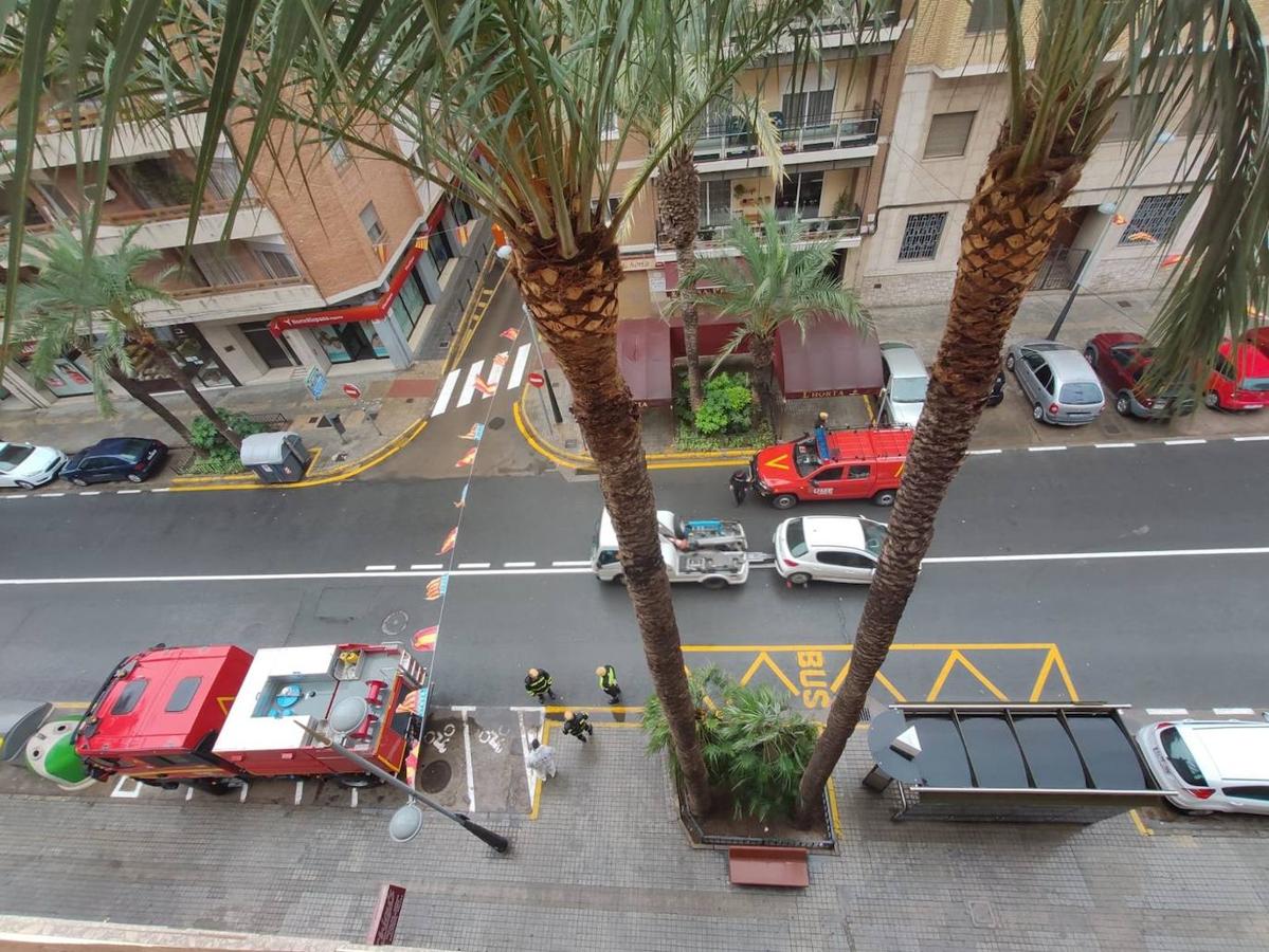 La Unidad Militar de Emergencias (UME) ha estado trabajando esta mañana en Torrent, desinfectando calles. 