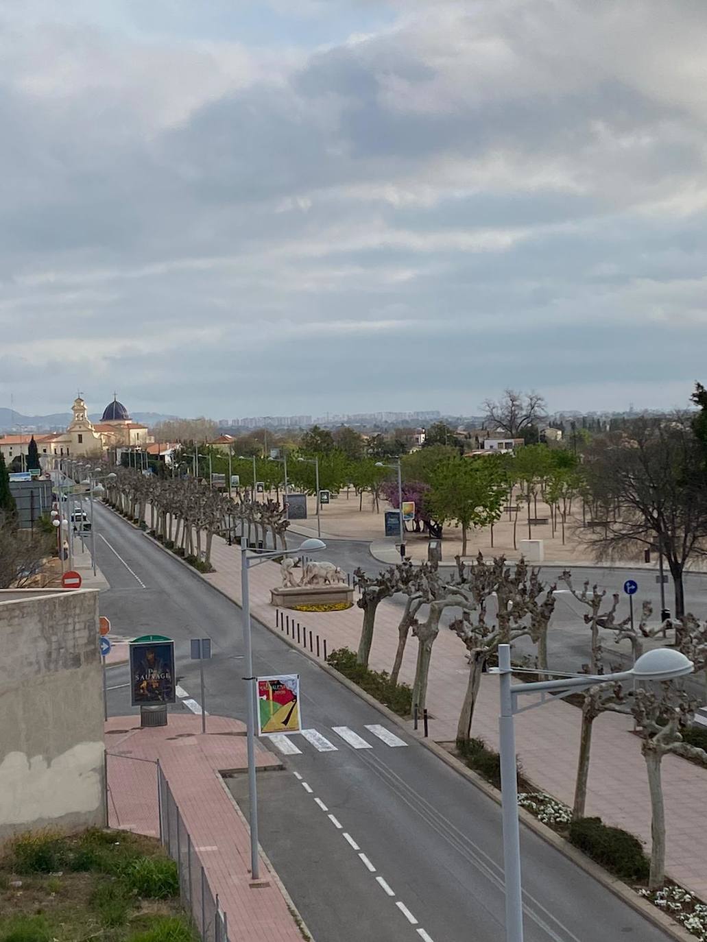 El nuevo escenario de alerta por el coronavirus provoca que las calles y plazas queden desiertas