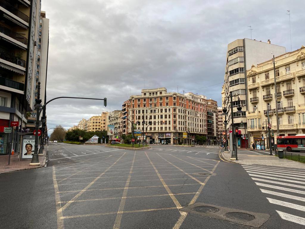 Las principales calles de la ciudad viven sus circulación ni transeúntes por la situación provocada por el Covid-19.