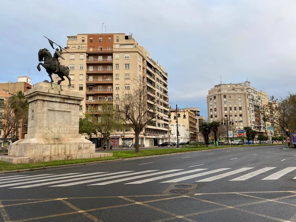 Las principales calles de la ciudad viven sus circulación ni transeúntes por la situación provocada por el Covid-19.