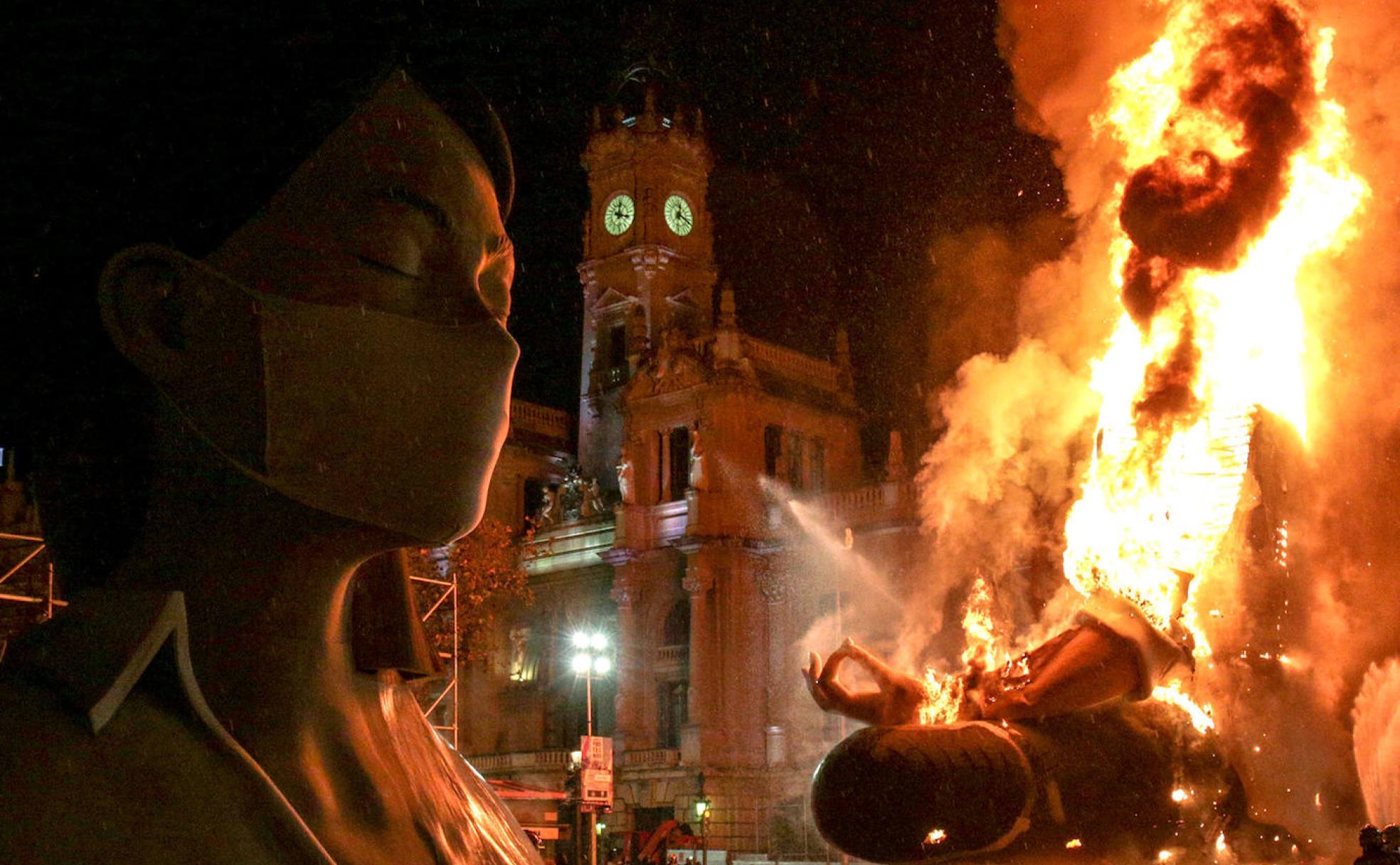 Cremà del cuerpo central de la falla municipal.