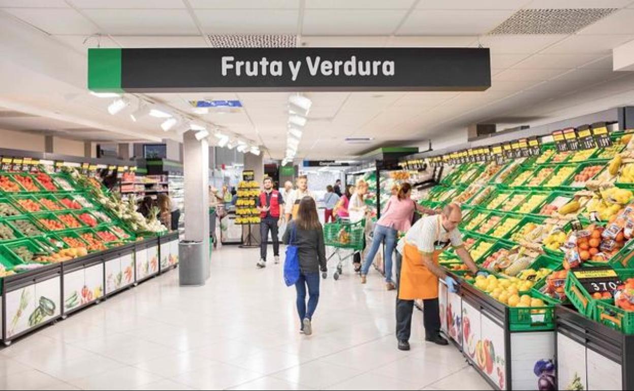 Los supermercados reducen horario y restringen su aforo