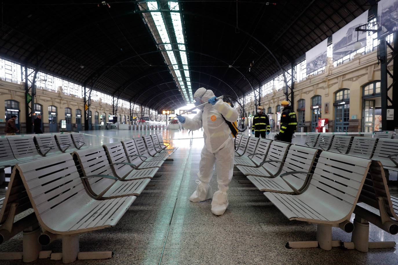 Desinfección de infraestructuras y vía pública en la Comunitat para luchar contra la pandemia del coronavirus