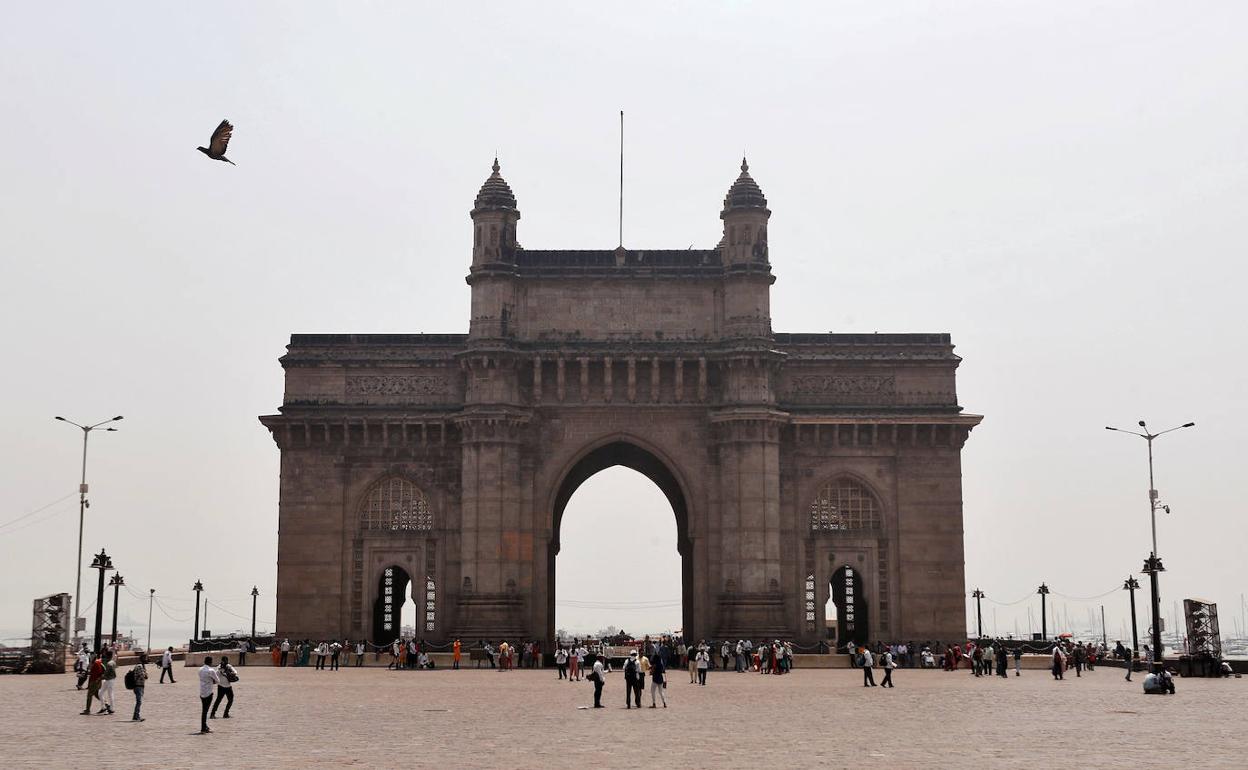 La Puerta de la India en Bombay tras las últimas medidas adoptadas en el país