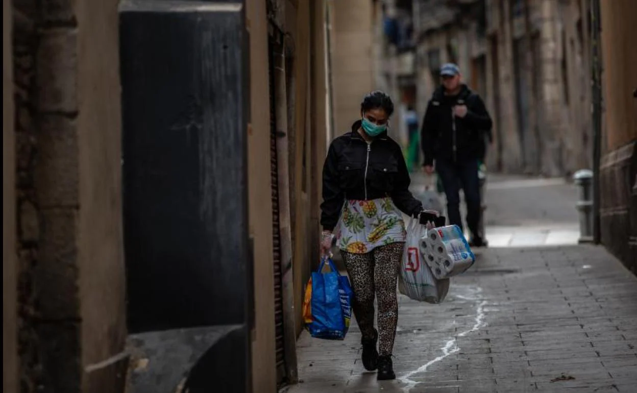 Una persona con la compra. 