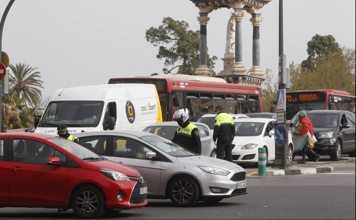 Uno de los controles, este miércoles, en Valencia.