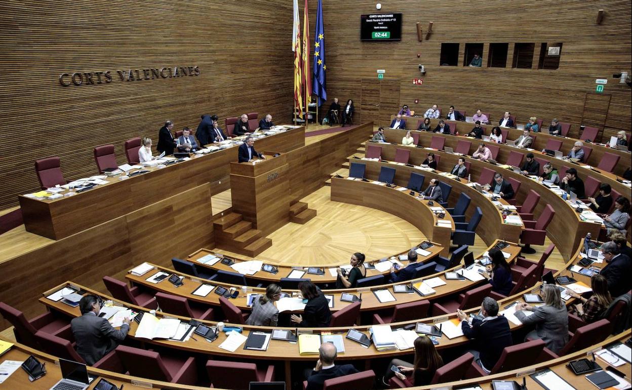 Una imagen general del pleno de Les Corts. 