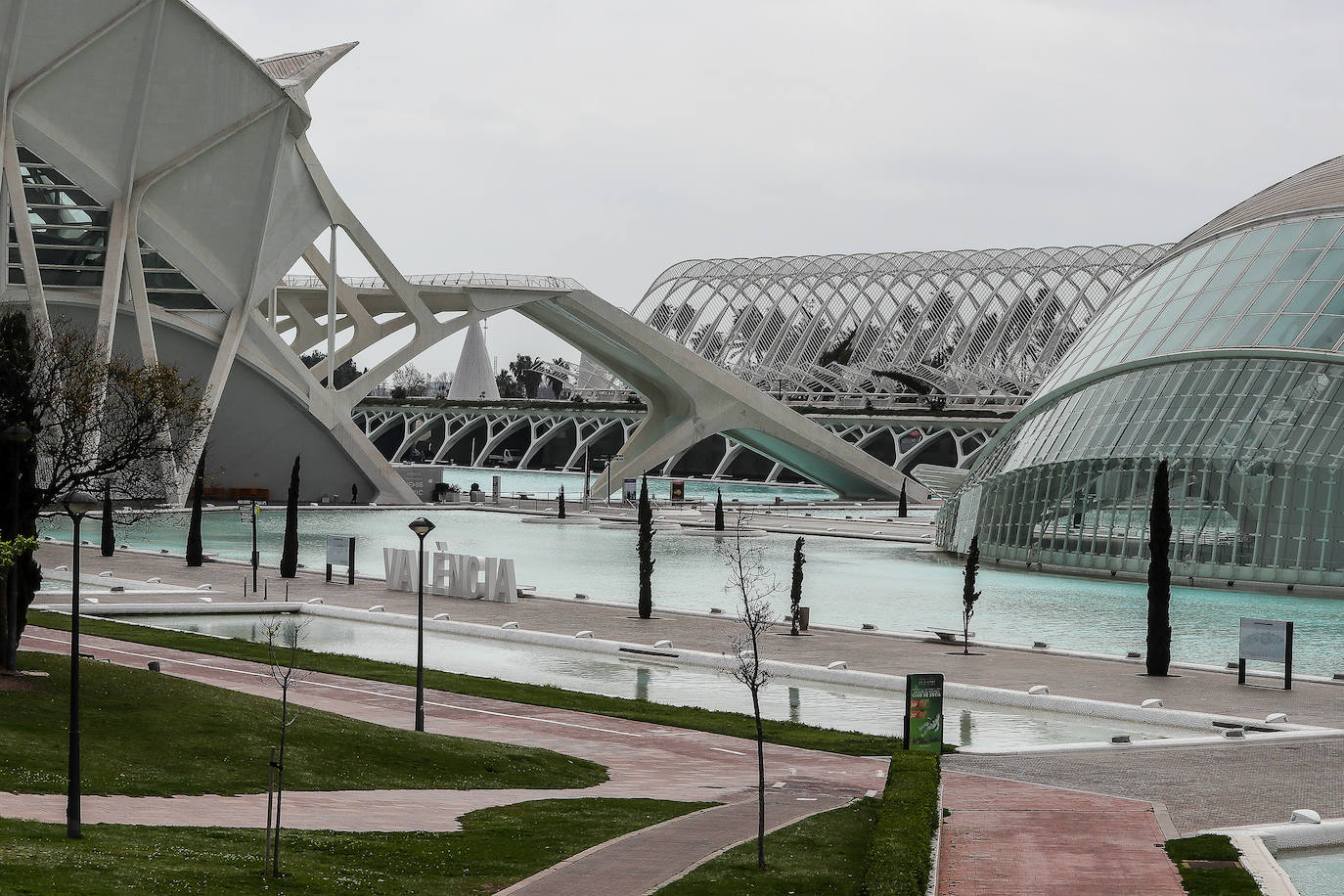 Valencia y el resto de las localidades de la Comunitat luchan como pueden contra la pandemia. 