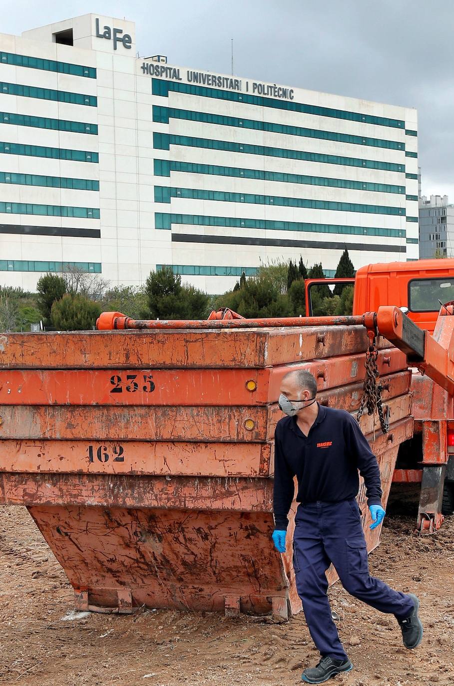 Obras para el hospital de campaña junto a La Fe. 