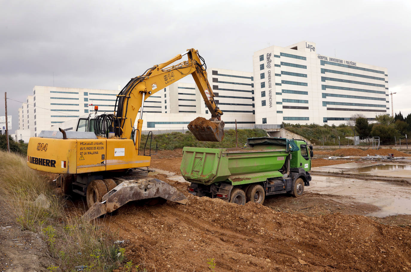 Obras para el hospital de campaña junto a La Fe. 