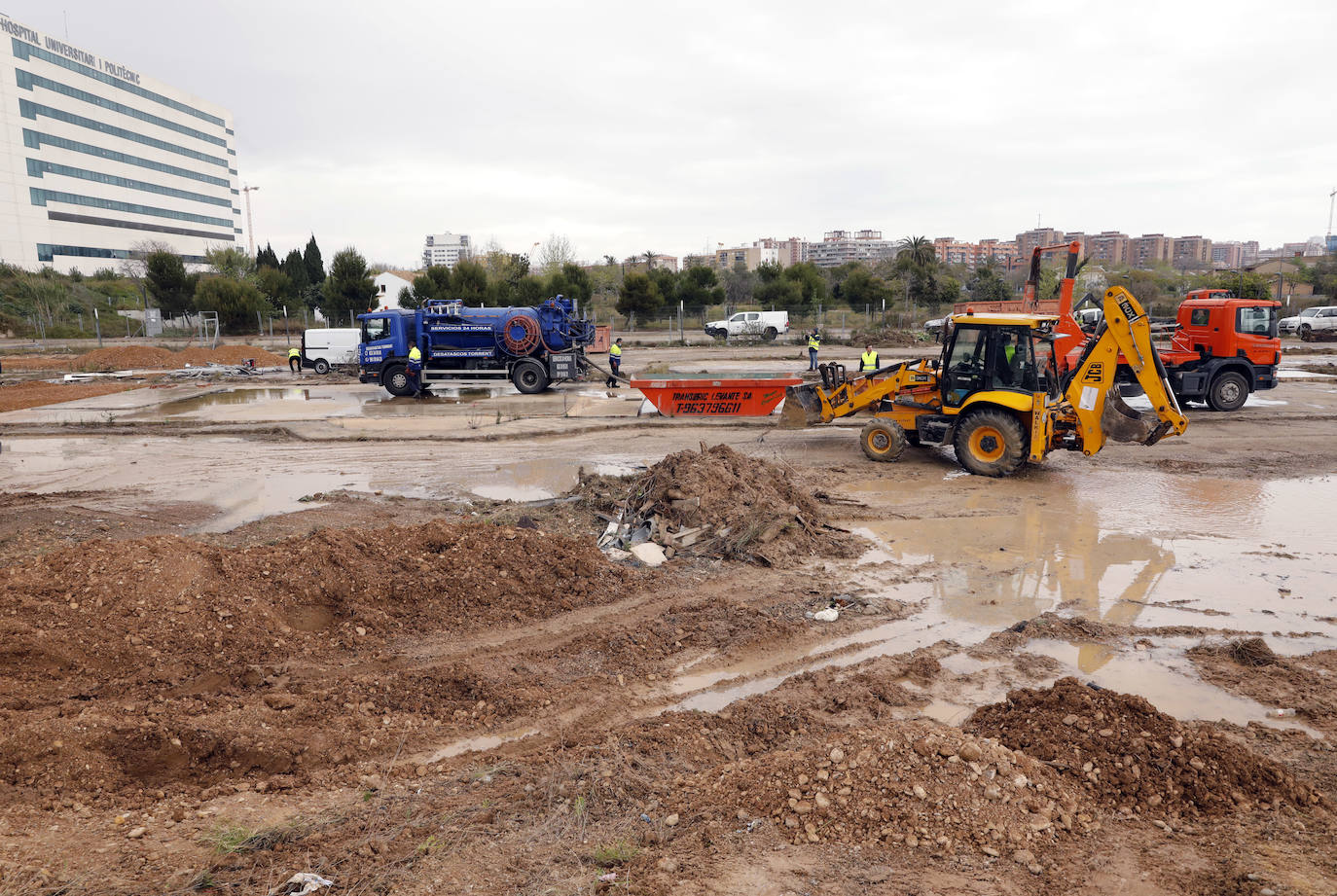 Obras para el hospital de campaña junto a La Fe. 